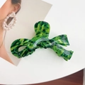 Bow-shaped marble pattern hair claw in emerald green and pale yellow acetate - Large / Dark Green