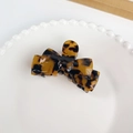 Elegant tortoiseshell acetate bow hair claw clip in amber and dark brown leopard pattern - 7.6CM / Coffee Tortoise Shell
