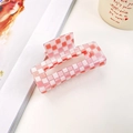 Pince à cheveux à damier rose et blanc avec finition nacrée pour femmes - Moyenne (7.5cm) / Square Style / Rose