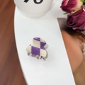 Elegante paars en beige geblokte haarklem op een minimalistische witte tafel - 2,7cm / Paars & Crème (A028)