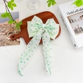 Pasador de pelo floral verde menta con organza blanca y elegante perla central - Lazo de cinta