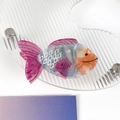 Haarklem in de vorm van een tropische vis van roze en blauw acetaat met glans - Paarse Vis