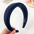 Cerchietto imbottito in raso blu navy per volume con dettaglio etichetta fatta a mano - Blu scuro