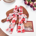Blumiger Haargummi mit Schleife in Rot und Rosa aus Chiffon für Damen Frisuren - Doppellagige Haarschleife