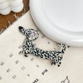 Pinza de pelo de perro salchicha en acetato jaspeado blanco y negro con piedras de colores - Teckel-Manchado