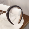 Diadema acolchada de terciopelo gris oscuro con detalle de perla vintage elegante - Gris