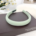 Serre-tête rembourré vert clair minimaliste avec texture de tissu faite à la main - vert clair