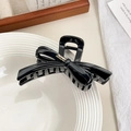 Pinza per capelli a fiocco nero lucido con scritte dorate su piatto in ceramica - Nero