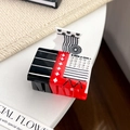 Pince à cheveux chic en acétate noir et rouge avec strass et motifs géométriques élégants - Roi de carte à jouer