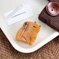 Niedliche braune Capybara Haarklammer aus Acetat mit lustigem weinendem Gesicht und Textur - Wasserschwein-Stil