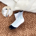 Pinza per capelli creativa a forma di calzino a righe bianche e blu in acetato - Socks