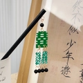 Pendientes de estilo chino con carácter Xi verde esmeralda y borlas de cuentas en madera - Verde