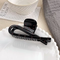 Molla per capelli nera minimalista a pois rossi con design geometrico a squalo - Grande Stile Incrociato