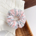 Elastico scrunchie in maglia mista rosa blu bianco con consistenza morbida e soffice - Elastico per capelli rosa