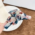 Pince à cheveux fleur en acétate élégante avec texture marbre effet peinture à l'huile - Floral Bleu Foncé