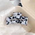 Pinza per capelli rettangolare in acetato con motivo marmorizzato bianco e nero - Patchwork Nero e Bianco
