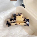 Pinza per capelli rettangolare in acetato giallo crema con finitura tartaruga - Tartarugato Beige
