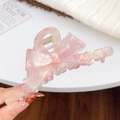 Pince à cheveux nœud rose en acétate avec texture marbrée pour coiffure élégante de femme - Rose