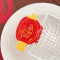 Haarklammer aus Acetat in traditioneller Lampionform mit rotem Koi-Fisch-Design - Fisch Laterne