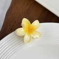 Pince à cheveux élégante en forme de fleur de frangipanier avec dégradé jaune de plage - Jaune
