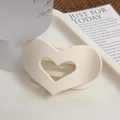 Fermaglio per capelli a cuore beige crema opaco con elegante design a doppio cuore cavo - Bianco