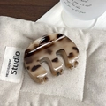 Medium m-shaped hair claw clip in vintage dark brown tortoise shell marble finish - Beige Tortoise Shell