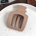Pince à cheveux trapèze nude mate au design rectangulaire évidé minimaliste - Cannelle