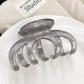 Glitzernde silbergraue Haarklammer mit großem gebogenem Griff im Oktopus-Stil - Kürbisform