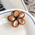 Elegante bloem-haarklem met schildpad-harsblaadjes en een matte gouden afwerking - 4,3cm / Champagne