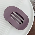 Eleganter matt-violetter ovaler Haarklammer mit Aussparung und rutschfesten Zähnen - Lila / 11.2cm
