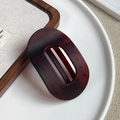 Pince à cheveux ovale rouge foncé avec motifs à pois et finition en résine mate - Givré / Brun Rouge / 8.6cm
