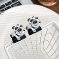 Set di due graziose mollette per capelli a forma di panda in acrilico bianco e nero - Piccolo Panda