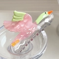 Pince à cheveux oie en acétate coloré avec ailes pastel et détails de finition verte - Oie Sauvage Rose