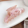 Haarklammer aus rosa Acetat in Rosenform mit Perlmuttglanz für Damen-Frisuren - Blumen Hellrosa