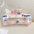 Rosa Blumen Haarklammer mit weißen Blüten und Flower Text im süßen minimalistischen Stil - Rosa