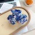 Pince à cheveux fleur en acétate marbré bleu avec strass colorés pour femme - Bleu Métallique