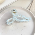 Haarklem met blauw en wit ruitjespatroon, strikje en duurzame gouden metalen veer - Blauwe Strik