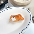 Pinza per capelli a forma di gatto a strisce arancioni in acetato su piatto - Gatto d'Oro