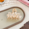 Blumen-Haarklammer aus Acetat in Creme-Marmor-Optik mit Glitzersteinen und Goldfeder - Blumen Gelb