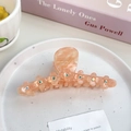 Pince à cheveux fleur rose pêche en acétate avec strass colorés sur plateau blanc - Floral Orange