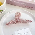 Haarklammer aus rosa Marmor-Acetat mit 3D-Blütenakzenten und funkelnden Strasssteinen - Blumenrot