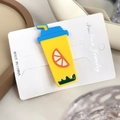 Lindo broche de esmalte con forma de taza de bebida y patrón de limón en tarjeta - Té de limón