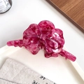 Pinza per capelli a fiocco in acetato rosa marmorizzato su vassoio bianco - Viola