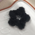 Pinza para el pelo con estrella de felpa negra para mujer con textura de piel sintética - 6.5cm / Negro