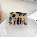 Classic amber tortoise shell acetate hair claw clip with cream base for ponytail styling - Beige Tortoise Shell