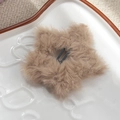 Lindo pasador de pelo estrella de felpa en marrón caqui con textura suave para peinado mujer - 6.5cm / Marrón