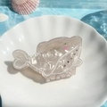Pinza para el pelo de ballena blanca nacarada con diamantes para estilo oceánico - Ballena Blanco Crema
