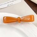 Barrette nœud en acétate orange faite main avec lettrage doré sur assiette blanche - 6.5cm / Orange