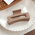 Pinza per capelli quadrata marrone chiaro opaco in stile minimalista morandi - Caffè Opaco Quadrato