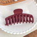 Pince à cheveux mate rouge foncé pour femmes avec grand design carré ajouré chic - Rouge Vin Mat Os de Dragon